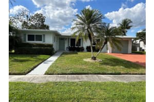 923 SW 51st Ave, Plantation, FL 33317 Sold 04/22/24