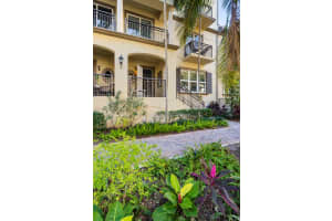 2625 NE 14th Ave 101, Wilton Manors, FL 33334 Sold 06/18/24