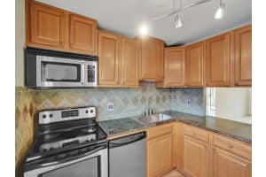 7847 Golf Cir Dr 105, Margate, FL 33063 Sold 04/01/24