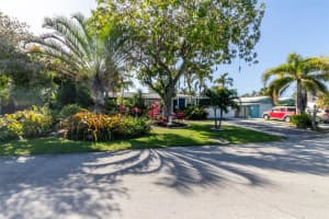 2000 NW 39th St, Oakland Park, FL 33309 Sold 04/30/24