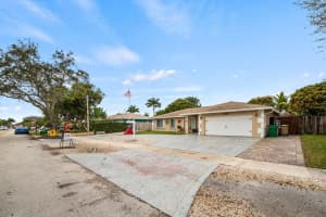 12471 SW 10th Ct, Davie, FL 33325 Sold 04/05/24