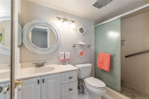 211 S Hollybrook Dr APT 104, Pembroke Pines, FL 33025, Sold 04/12/24