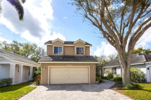 9050 N Lake Park Cir, Davie, FL 33328 Sold 06/12/24