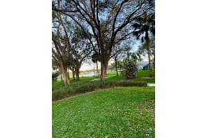 9050 N Lake Park Cir, Davie, FL 33328 Sold 06/12/24
