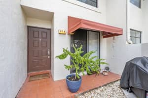 609 Lincoln Ct 609, Deerfield Beach, FL 33442 Sold 10/16/24