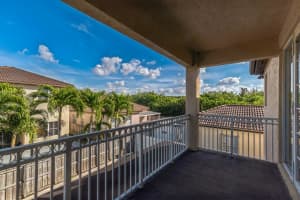 8851 NW 181st St, Hialeah, FL 33018, Sold 03/18/24