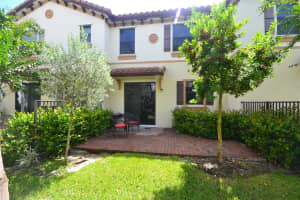 6973 Halton Park Ln, Coconut Creek, FL 33073 Sold 04/30/24