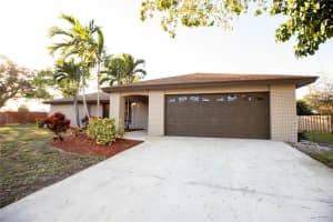 136 Sherwood Dr, Royal Palm Beach, FL 33411 Sold 04/09/24