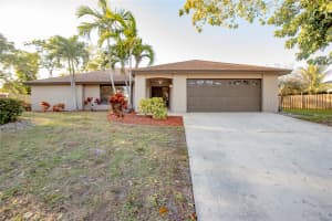 136 Sherwood Dr, Royal Palm Beach, FL 33411 Sold 04/09/24