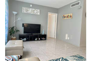 3220 NE 10th St APT 7, Pompano Beach, FL 33062, Sold 09/04/24