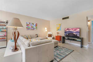 1152 NW 30th Ct APT 110, Wilton Manors, FL 33311, Sold 07/29/24