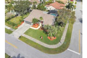 9821 SW 15th Dr, Plantation, FL 33324 Sold 04/05/24