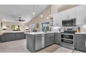 9821 SW 15th Dr, Plantation, FL 33324 Sold 04/05/24