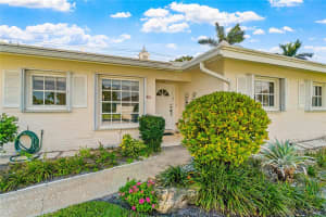 800 SW 12th Ter, Boca Raton, FL 33486 Sold 04/10/24