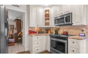 7003 NW 40th Pl, Coral Springs, FL 33065 Sold 05/08/24