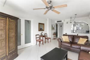 112 Royal Park Dr 2H, Oakland Park, FL 33309 Sold 04/26/24