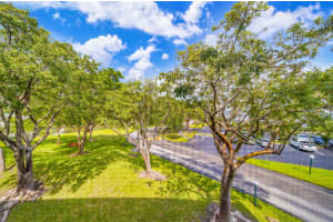 121 Royal Park Dr 3H, Oakland Park, FL 33309 Sold 08/29/24