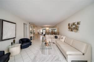 361 S Hollybrook Dr 203, Pembroke Pines, FL 33025 Sold 05/20/25