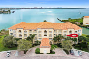 4 Harbour Isle Dr 305, Fort Pierce, FL 34949 Sold 05/17/24