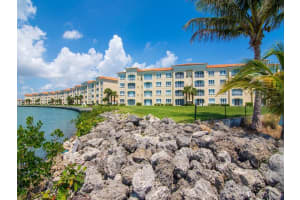 4 Harbour Isle Dr 305, Fort Pierce, FL 34949 Sold 05/17/24