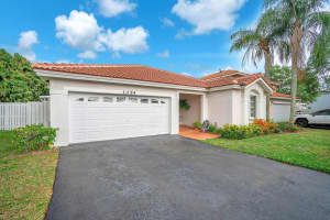 1054 NW 125th Ave, Sunrise, FL 33323 Sold 05/17/24