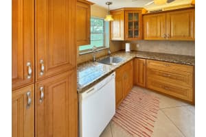25 Lyndhurst B 25, Deerfield Beach, FL 33442 Sold 11/08/24