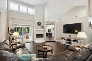 1055 Parkside Cir, Boca Raton, FL 33486 Sold 05/29/24