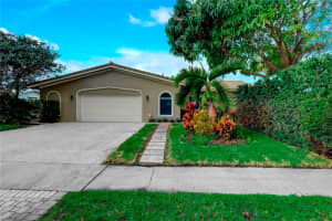 399 SE 14th St, Deerfield Beach, FL 33441 Sold 10/09/24