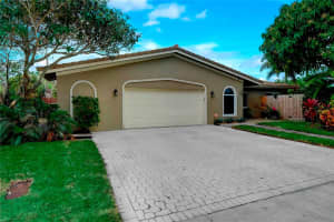 399 SE 14th St, Deerfield Beach, FL 33441 Sold 10/09/24