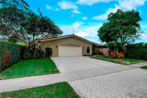 399 SE 14th St, Deerfield Beach, FL 33441 Sold 10/09/24
