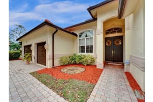 13275 Lakeside Ter, Cooper City, FL 33330 Sold 06/10/24