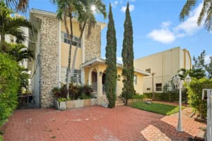 7811 Carlyle Ave, Miami Beach, FL 33141 Sold 04/30/25