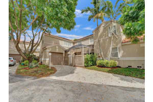 10923 Chandler Dr, Cooper City, FL 33026 Sold 05/16/24