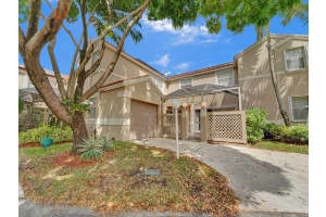 10923 Chandler Dr, Cooper City, FL 33026 Sold 05/16/24