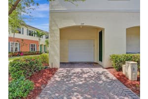 717 SW 2nd Dr, Pompano Beach, FL 33060 Sold 04/25/24