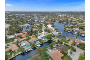901 SE 10th Ct, Pompano Beach, FL 33060 Sold 09/17/24