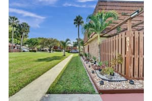 831 SW 120th Way, Davie, FL 33325 Sold 06/14/24
