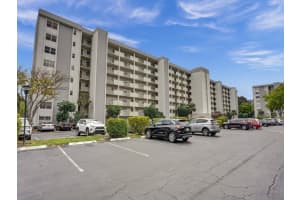 5860 NW 44th St APT 802, Lauderhill, FL 33319, Sold 09/20/24