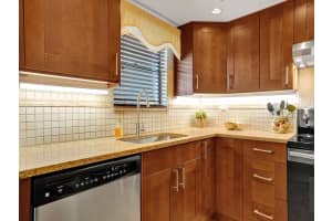 5860 NW 44th St APT 802, Lauderhill, FL 33319, Sold 09/20/24
