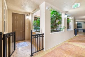 4445 El Mar Dr 212, Fort Lauderdale, FL 33308 Sold 05/29/24