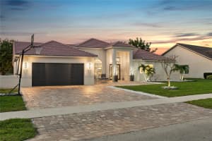 9561 HOLLYHOCK CT, Davie, FL 33328 Sold 04/23/24