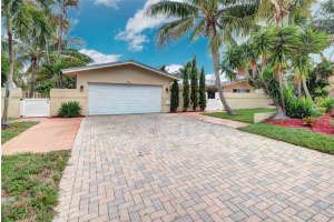 911 SE 11th St, Deerfield Beach, FL 33441 Sold 05/08/25