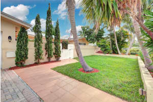 911 SE 11th St, Deerfield Beach, FL 33441 Sold 05/08/25
