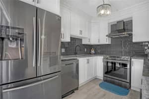 106 1st Ln, Greenacres, FL 33463 Sold 04/29/24