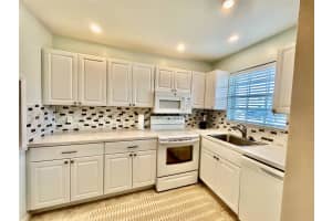 2050 NE 39th St 105E, Pompano Beach, FL 33064 Sold 05/06/24