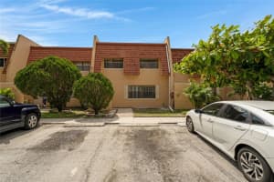 72 Pleasant Hill Ln, Tamarac, FL 33319 Sold 01/09/25