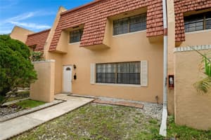 72 Pleasant Hill Ln, Tamarac, FL 33319 Sold 01/09/25