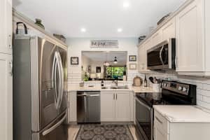 50 Pelican Pointe Dr 204, Delray Beach, FL 33483 Sold 06/20/24