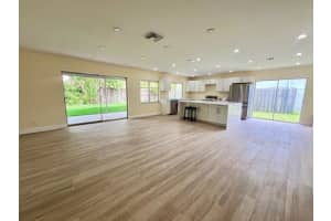 8104 NW 74th Ave, Tamarac, FL 33321 Sold 08/07/24