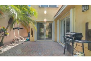 9209 NW 54th St, Sunrise, FL 33351 Sold 10/07/24